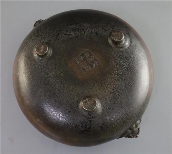 A Chinese large bronze tripod censer 17th/18th century, D. 25.5cm